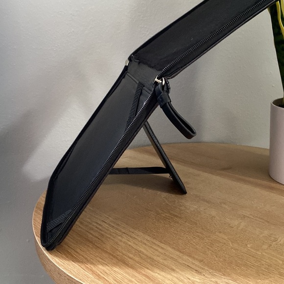 Bodhi Croc Tablet Carrying Case - Picture 7 of 14